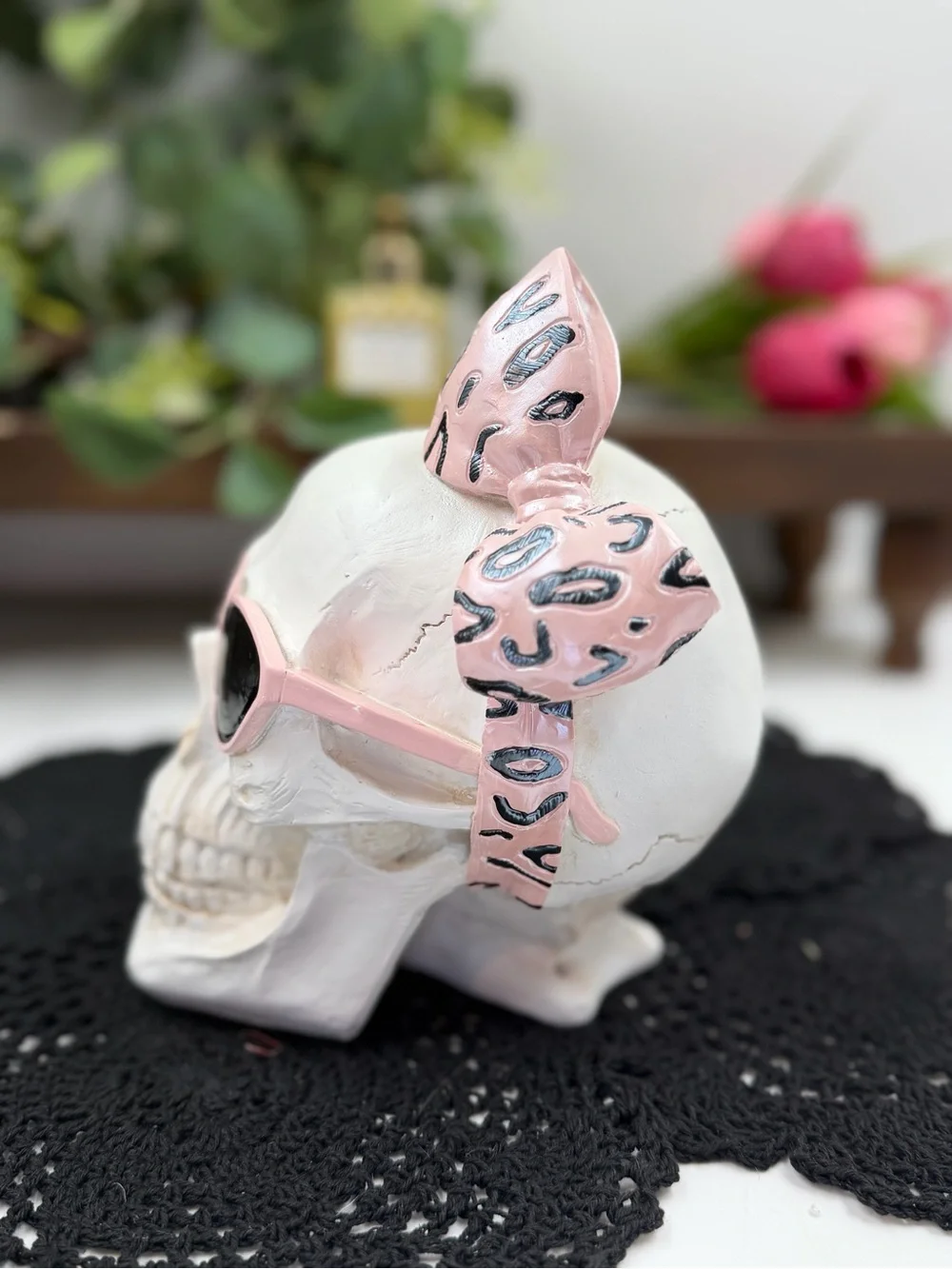 pink coquette skull decor sunglasses bow halloween figurine nwt